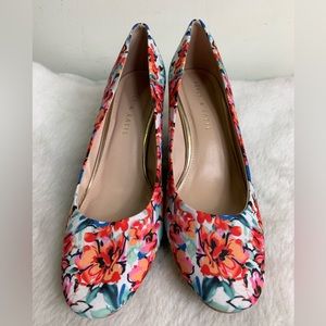 New Kelly & Katie Laurene Style womens Size 9 Floral 3” Wedge Pump shoes